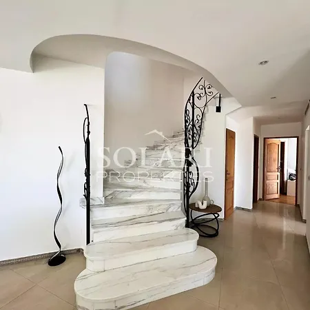 Esterella מאנדליה-לה-נאפול