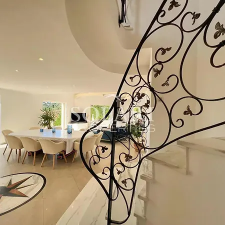 Esterella מאנדליה-לה-נאפול